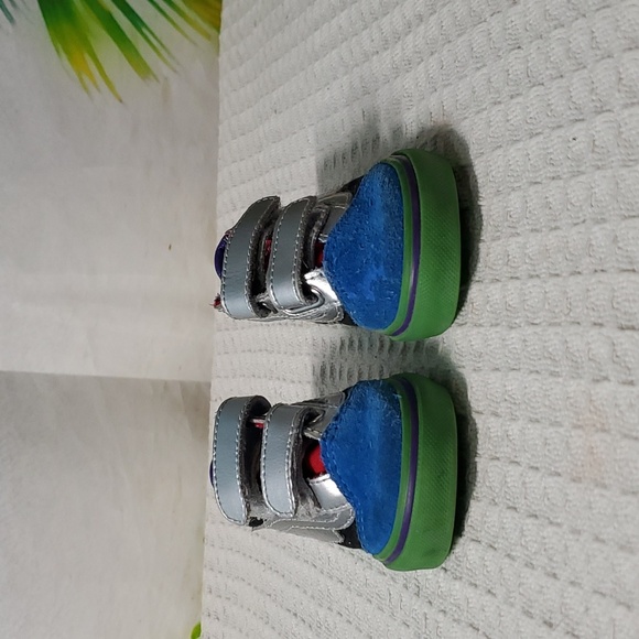 Vans/Marvel Kids Captain America old Sneakers size 5 - Picture 2 of 9